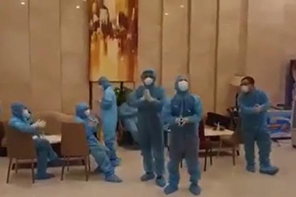 Clip: Các chiến sĩ công an ở Đà Nẵng cực CUTE khi ca hát, nhảy múa trong lúc chống dịch virus corona-2