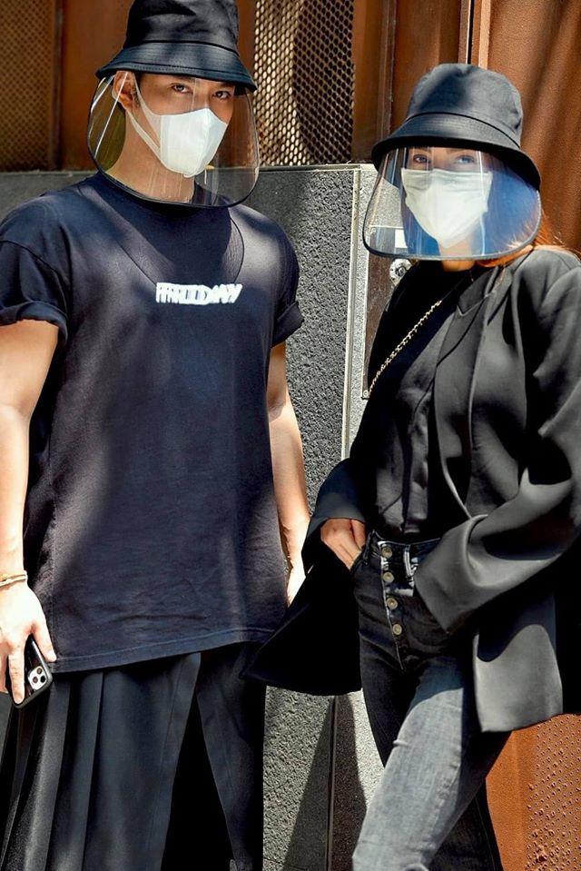 Đội mũ phòng dịch Covid-19 tưởng xấu mà Hồ Ngọc Hà - Lý Quí Khánh có ngay bộ ảnh xuất thần-1