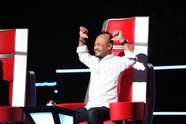 Chuyện lạ ở The Voice: Bấm nút quay ghế xong, giám khảo Kelly Rowland lại từ chối nhận thí sinh về đội mình-5