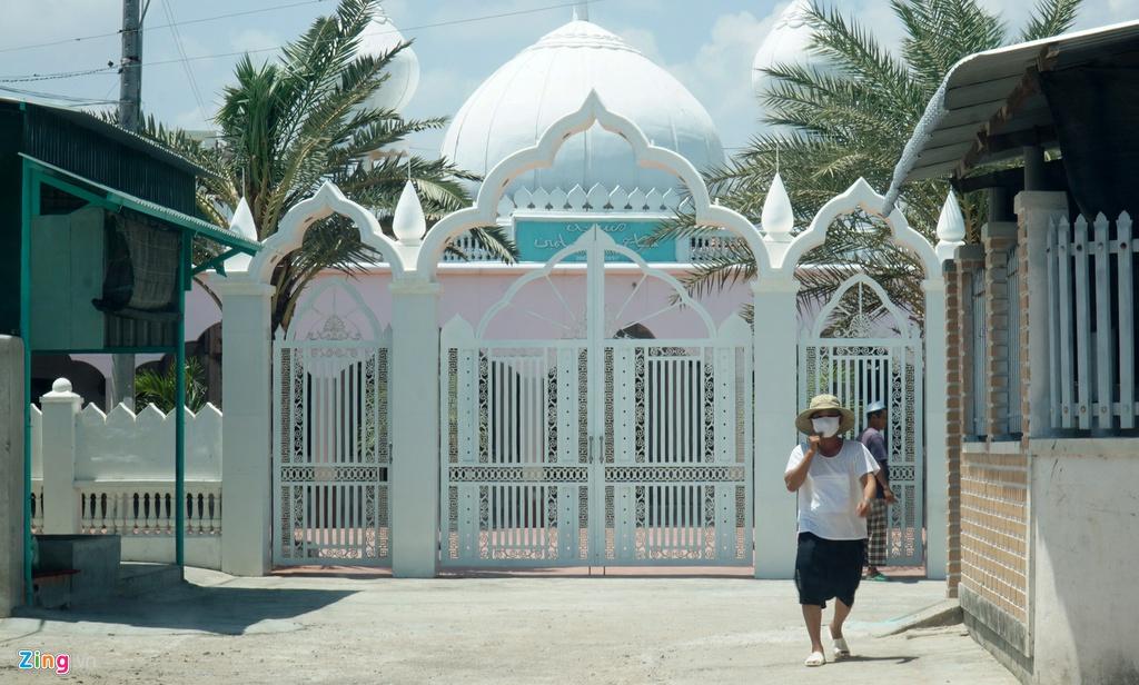 Bệnh nhân thứ 61 hành lễ với 300 người-1