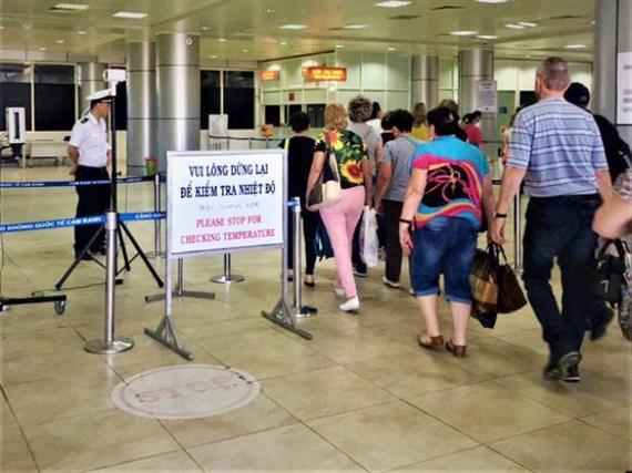 Đại diện sân bay Nội Bài lên tiếng về vụ việc nhóm hành khách gây ồn ào, đòi tự cách ly-2