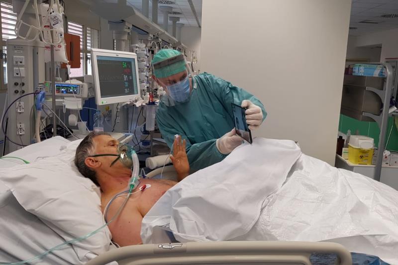 Italy thời Covid-19: Đóng cửa nghĩa trang, thi hài xếp hàng chờ hoả táng-4