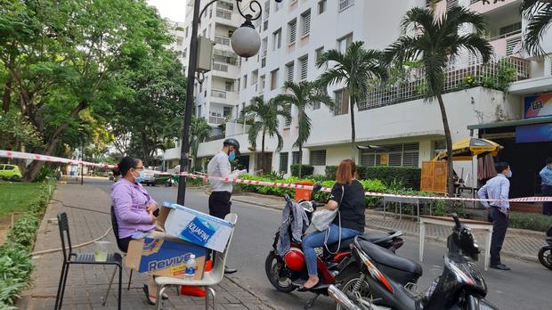 Chung cư cao cấp Phú Mỹ Hưng bị phong tỏa, cách ly toàn bộ sau ca 66 nhiễm Covid-19-4