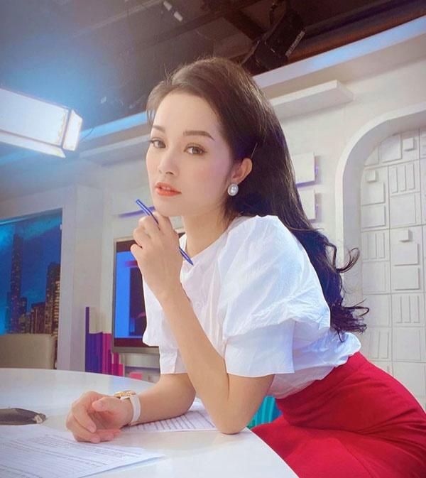 Kín đáo khi lên sóng, ngoài đời Vàng Anh có gu thời trang cực kỳ gợi cảm-1