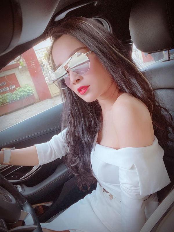 Kín đáo khi lên sóng, ngoài đời Vàng Anh có gu thời trang cực kỳ gợi cảm-5