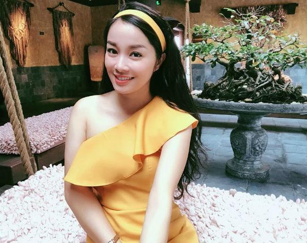 Kín đáo khi lên sóng, ngoài đời Vàng Anh có gu thời trang cực kỳ gợi cảm-8