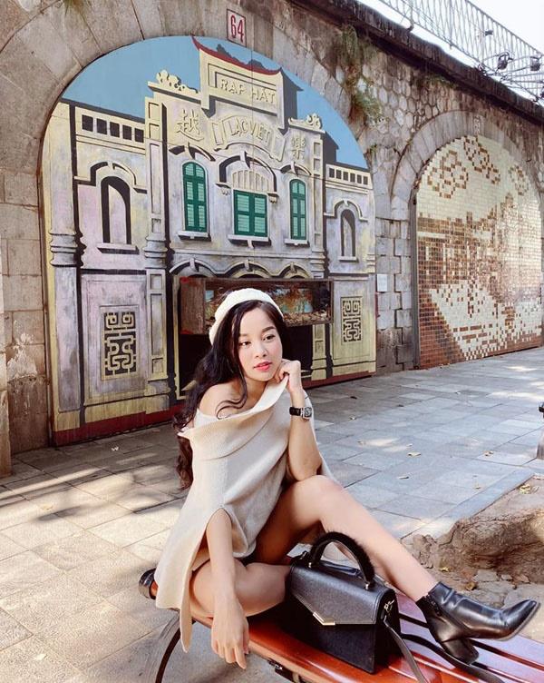 Kín đáo khi lên sóng, ngoài đời Vàng Anh có gu thời trang cực kỳ gợi cảm-10