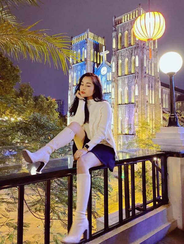 Kín đáo khi lên sóng, ngoài đời Vàng Anh có gu thời trang cực kỳ gợi cảm-12