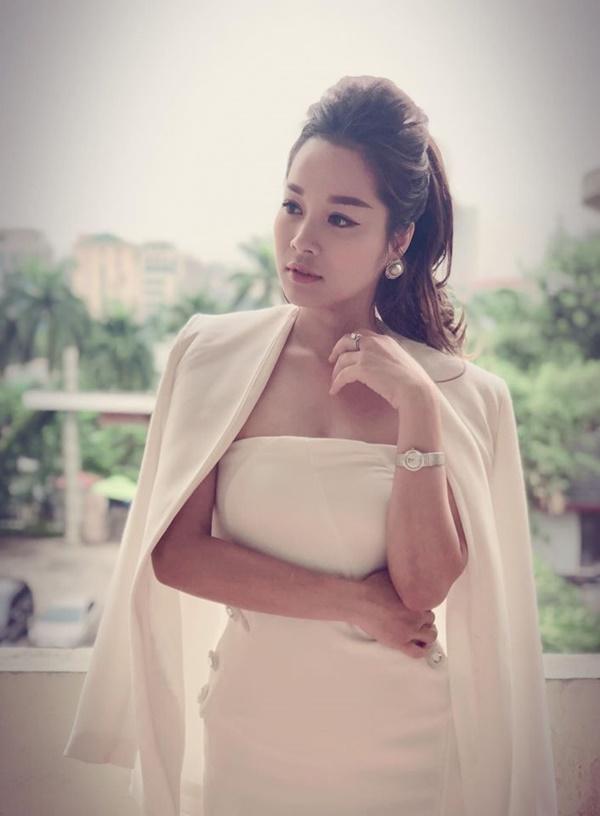 Kín đáo khi lên sóng, ngoài đời Vàng Anh có gu thời trang cực kỳ gợi cảm-9