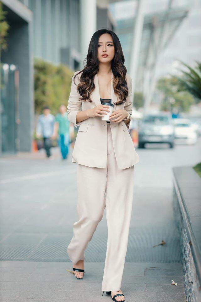 Mai Phương Thúy ăn mặc gợi cảm hơn nhiều thời mới đăng quang hoa hậu-8