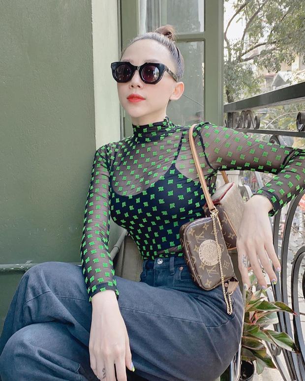 Cú đụng hàng hi hữu mùa dịch: Chi Pu kín kín hở hở còn gái đã có chồng Tóc Tiên thì gợi cảm vô bờ bến!-6