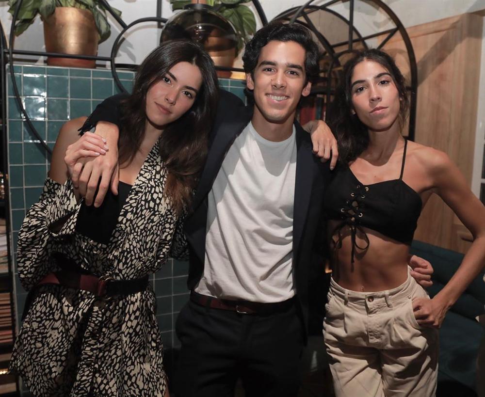 Gia tộc đẹp như tranh của Hoa hậu Hoàn vũ nghiêng nước nghiêng thành-15