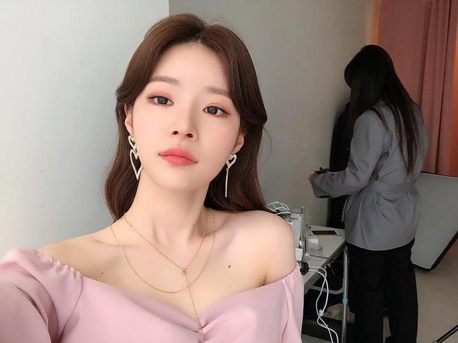 Bạn gái tiễn Seungri nhập ngũ-2