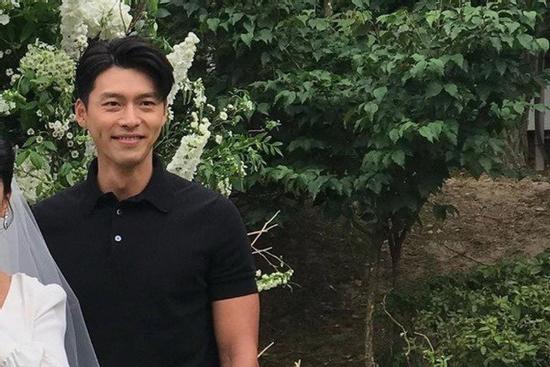 Đi đám cưới bạn thân, Hyun Bin 'đánh cắp' sự chú ý vì nổi hơn cả cô dâu chú rể