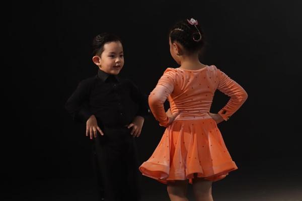 Sinh nhật tuổi 38, Khánh Thi đăng ảnh thời 7 tuổi, khẳng định xinh từ trong trứng-13