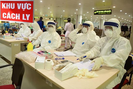 Thêm 1 người có nguy cơ dương tính virus corona cao, TP.HCM thông báo khẩn tìm hành khách trên chuyến bay ngày 17/3