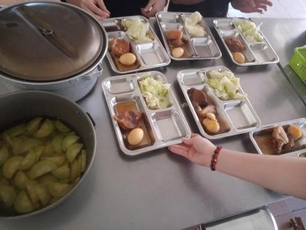 Sao Việt đánh giá thế nào về khẩu phần ăn được cấp trong khu cách ly tập trung?-14