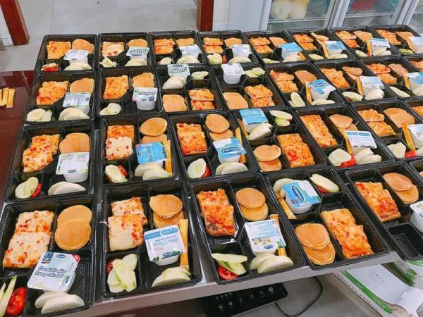 Sao Việt đánh giá thế nào về khẩu phần ăn được cấp trong khu cách ly tập trung?-16