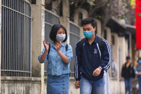 Bộ GD&ĐT khuyên lưu học sinh hạn chế di chuyển, cân nhắc việc về nước