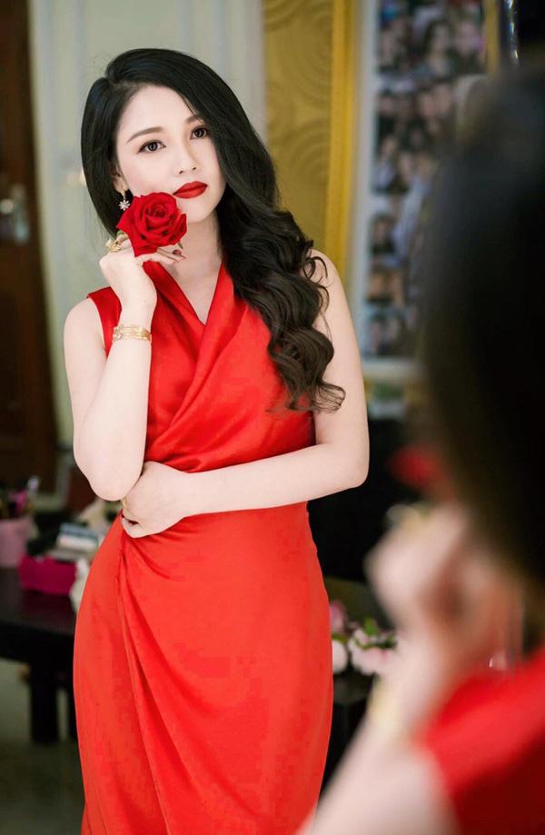 Bí quyết kiếm tiền tỉ từ kinh doanh mỹ phẩm của nữ doanh nhân 8x-2