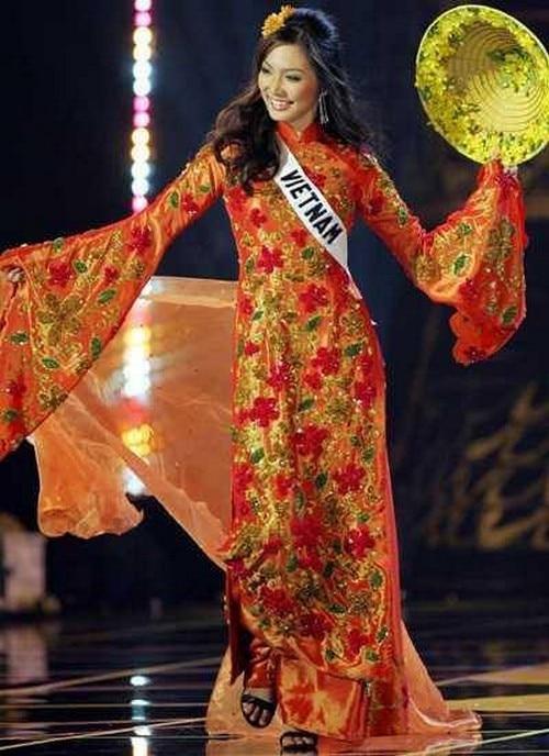 8 lần áo dài trắng tay ở Miss Universe, tiếc nhất là Trương Thị May, Khánh Vân được kỳ vọng!-4
