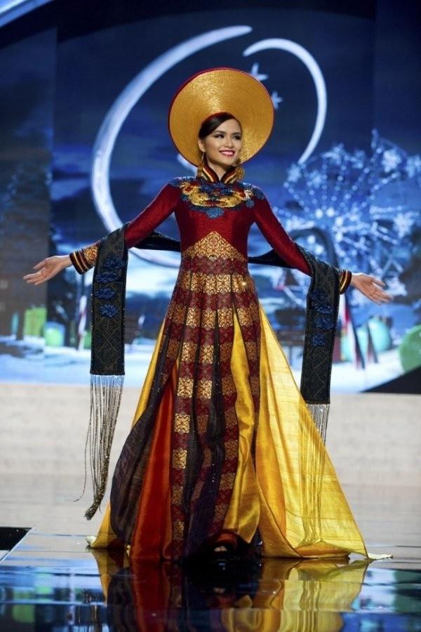 8 lần áo dài trắng tay ở Miss Universe, tiếc nhất là Trương Thị May, Khánh Vân được kỳ vọng!-7