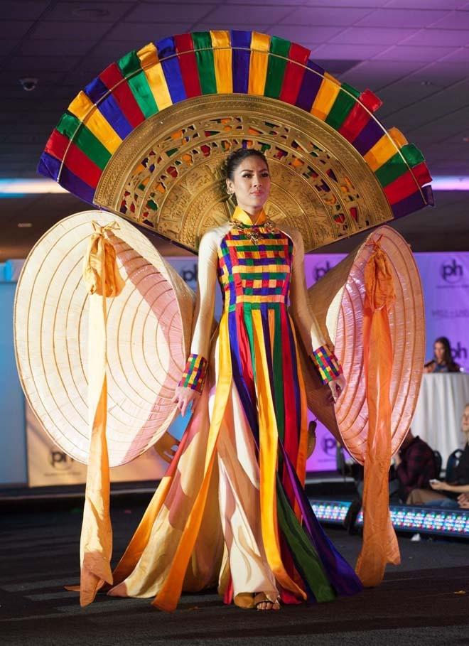 8 lần áo dài trắng tay ở Miss Universe, tiếc nhất là Trương Thị May, Khánh Vân được kỳ vọng!-10