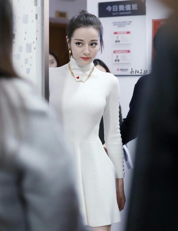 Ảnh chưa chỉnh sửa chứng minh Địch Lệ Nhiệt Ba sở hữu body đẹp miễn chê-4