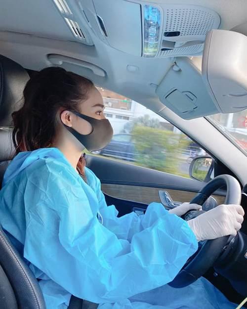 Sao mặc áo bảo hộ kín mít mùa dịch Covid-19: Võ Hoàng Yến quẩy cực sung, Chi Pu và Hari Won mix cùng hàng hiệu-5