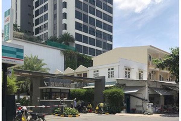 Trụ sở Công an phường, chung cư Thảo Điền bị cách ly vì cư dân người Anh mắc Covid-19-1