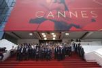 Những khoảnh khắc gây tranh cãi trên thảm đỏ LHP Cannes-9