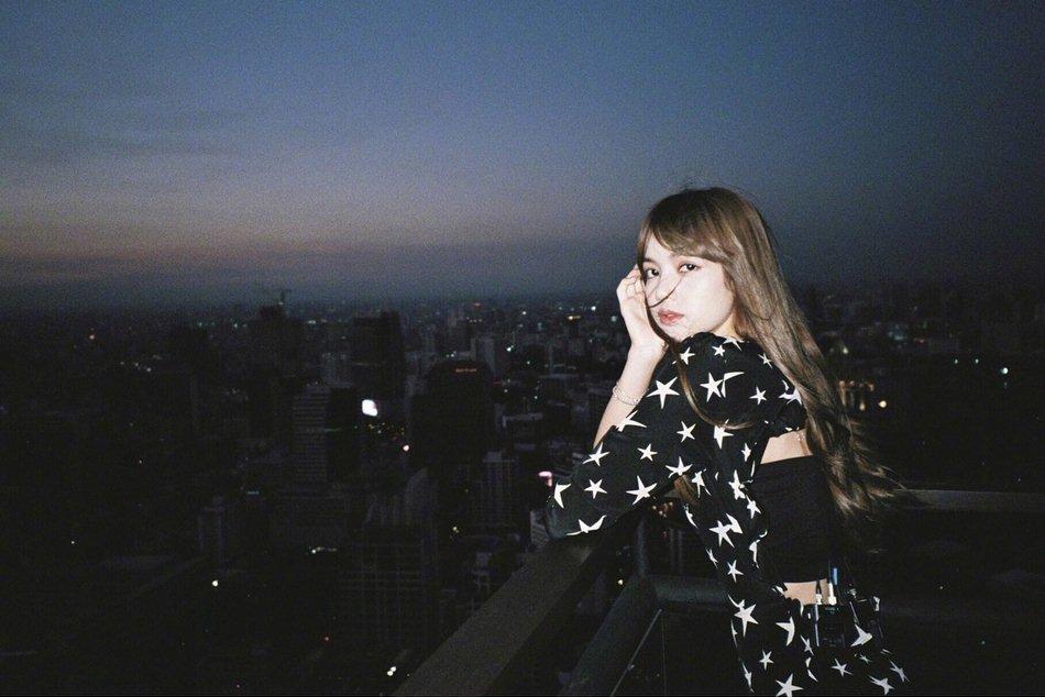 Đều là đại mỹ nhân thế hệ mới, Cổ Lực Na Trát hay BLACKPINK Lisa ấn tượng hơn khi mặc đụng hàng?-6