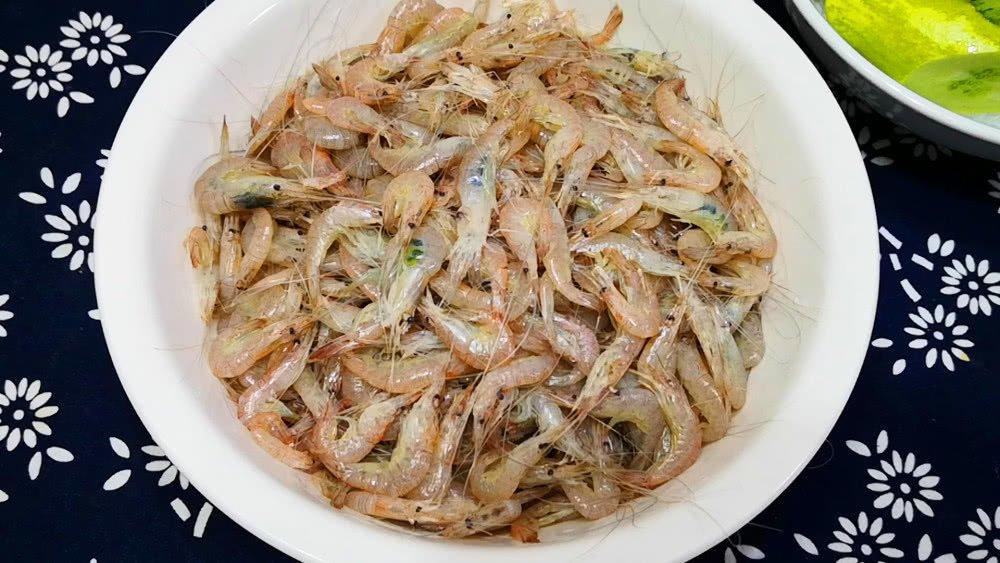 Khi chiên tôm, đừng cho vào chảo trực tiếp, thêm 2 bước nữa tôm ngon lại không tanh-1