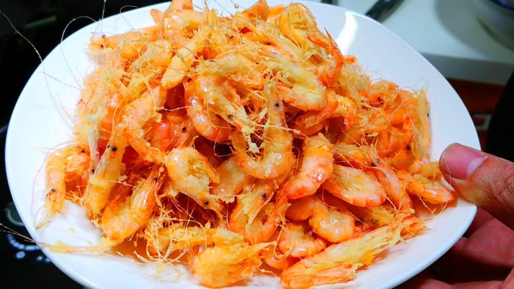 Khi chiên tôm, đừng cho vào chảo trực tiếp, thêm 2 bước nữa tôm ngon lại không tanh-4