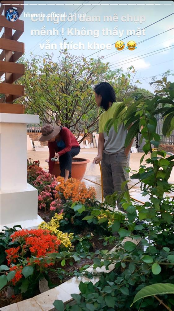 Hoa hậu HHen Niê gây tranh cãi với hình ảnh nhạy cảm-3