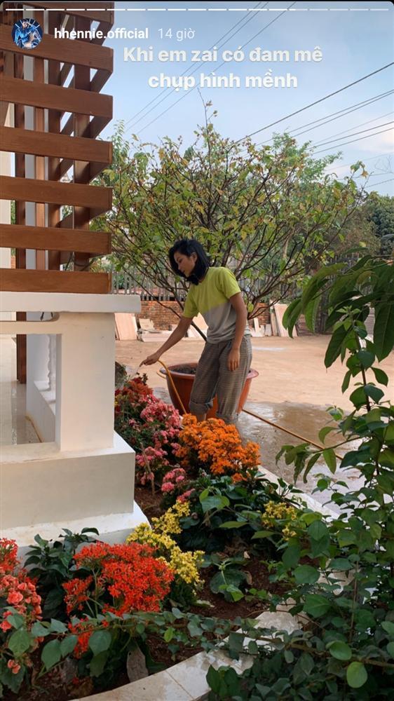 Hoa hậu HHen Niê gây tranh cãi với hình ảnh nhạy cảm-5