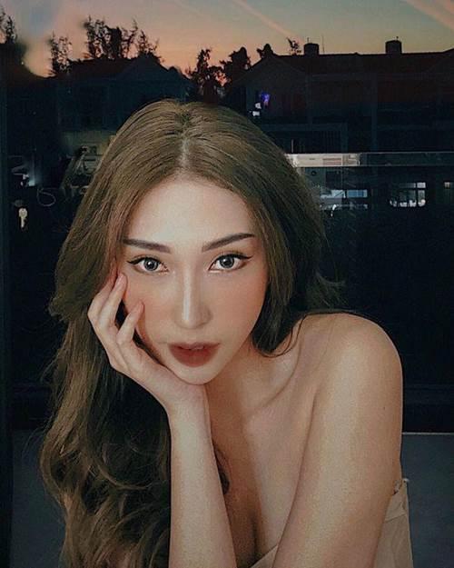 Lâu lâu mới khoe hình selfie, Khổng Tú Quỳnh bị nhận xét trang điểm quá đà, thiếu tự nhiên-1