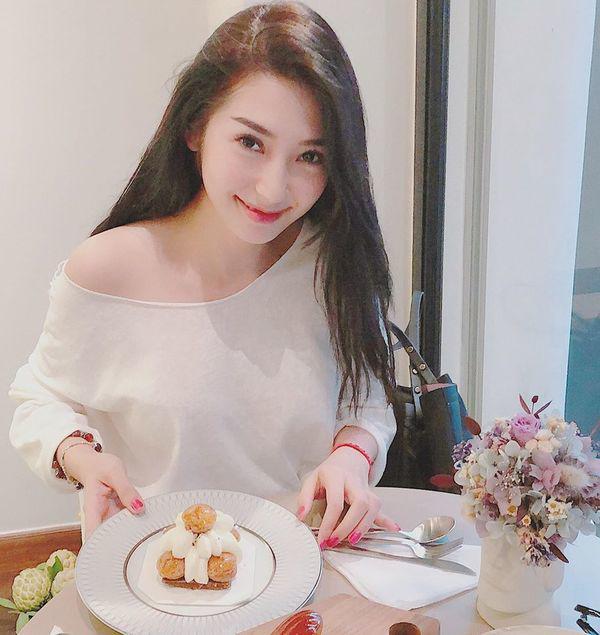 Lâu lâu mới khoe hình selfie, Khổng Tú Quỳnh bị nhận xét trang điểm quá đà, thiếu tự nhiên-10