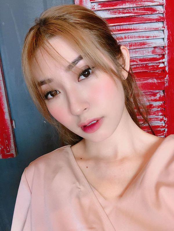 Lâu lâu mới khoe hình selfie, Khổng Tú Quỳnh bị nhận xét trang điểm quá đà, thiếu tự nhiên-9