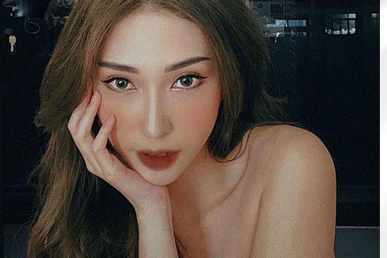 Lâu lâu mới khoe hình selfie, Khổng Tú Quỳnh bị nhận xét trang điểm quá đà, thiếu tự nhiên