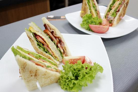 Bữa ăn nhanh gọn với 3 cách biến tấu bánh mì sandwich