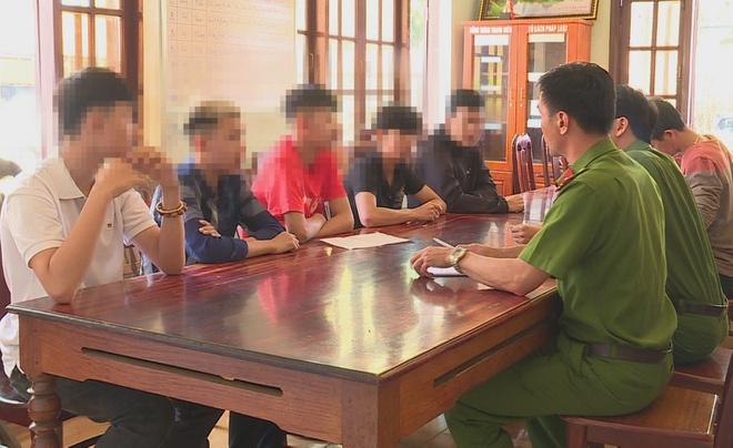 Hai nhóm thiếu niên hỗn chiến sau tiếng nẹt pô-1