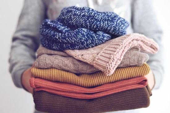 Virus SARS-CoV-2 có thể tồn tại bao lâu trên quần áo, làm thế nào để giặt sạch chúng?