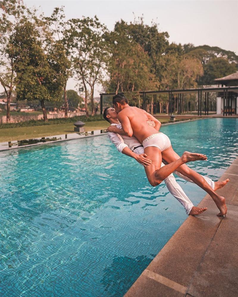 Hồ Vĩnh Khoa và bạn đời đồng tính khiến dân mạng tròn mắt với nụ hôn thách thức sự sáng tạo-2