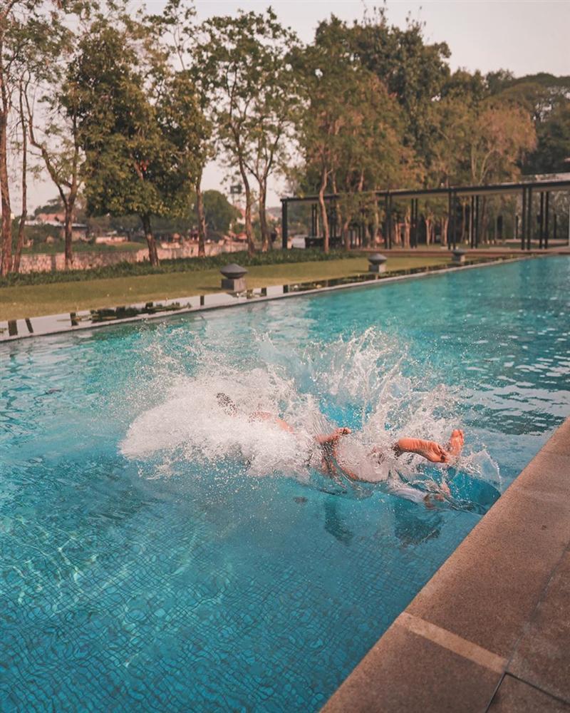 Hồ Vĩnh Khoa và bạn đời đồng tính khiến dân mạng tròn mắt với nụ hôn thách thức sự sáng tạo-3