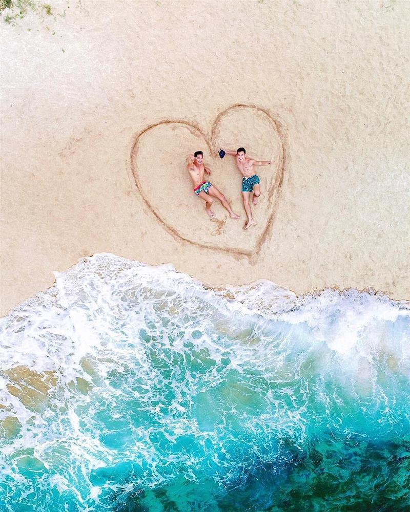 Hồ Vĩnh Khoa và bạn đời đồng tính khiến dân mạng tròn mắt với nụ hôn thách thức sự sáng tạo-5