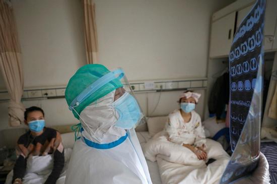 Ở Mỹ, chi phí khám chữa Covid-19 bằng tiền tiết kiệm của cả nhà