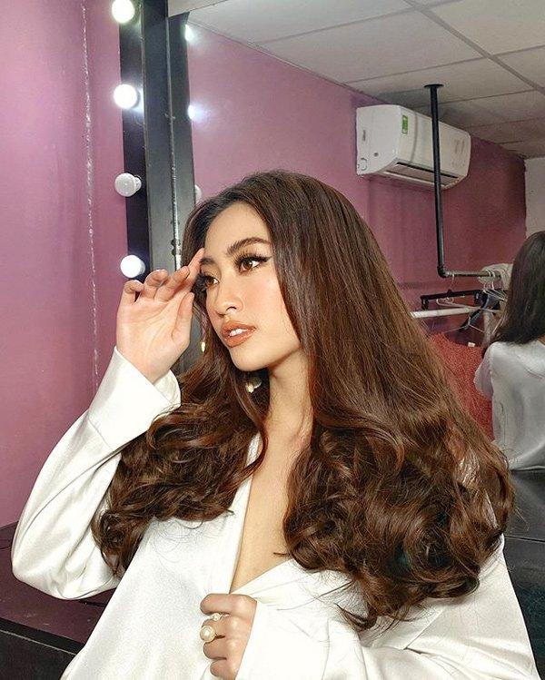 Thay đổi hàng chục kiểu tóc, sau cùng tóc dài vẫn là chân ái của Lương Thùy Linh-4