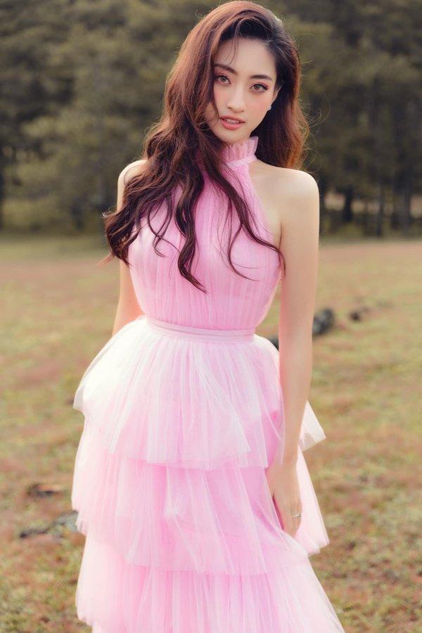 Thay đổi hàng chục kiểu tóc, sau cùng tóc dài vẫn là chân ái của Lương Thùy Linh-6