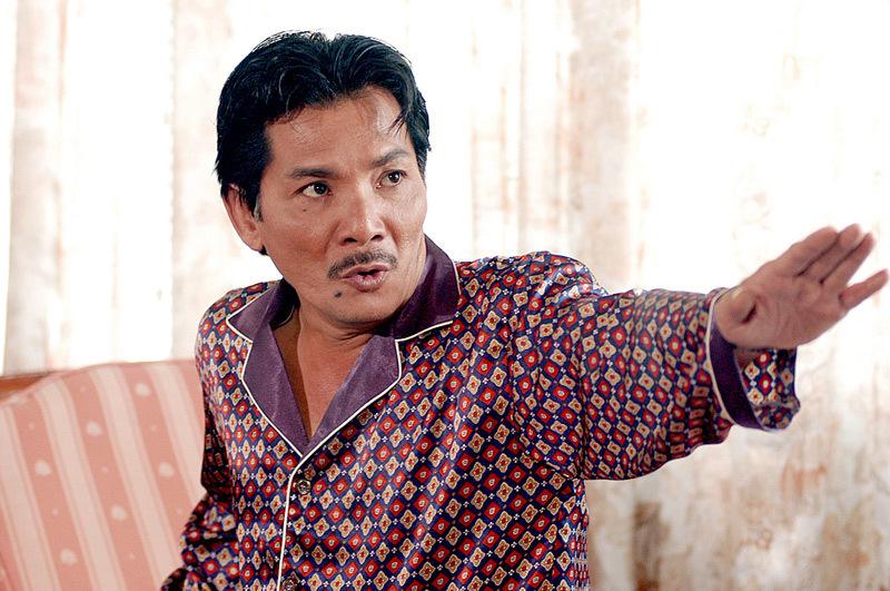 Thương Tín U70 lấy vợ kém 32 tuổi, ông hoàng màn ảnh sống chật vật-3